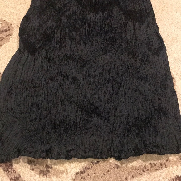 Crinkly black skirt - Picture 4 of 4